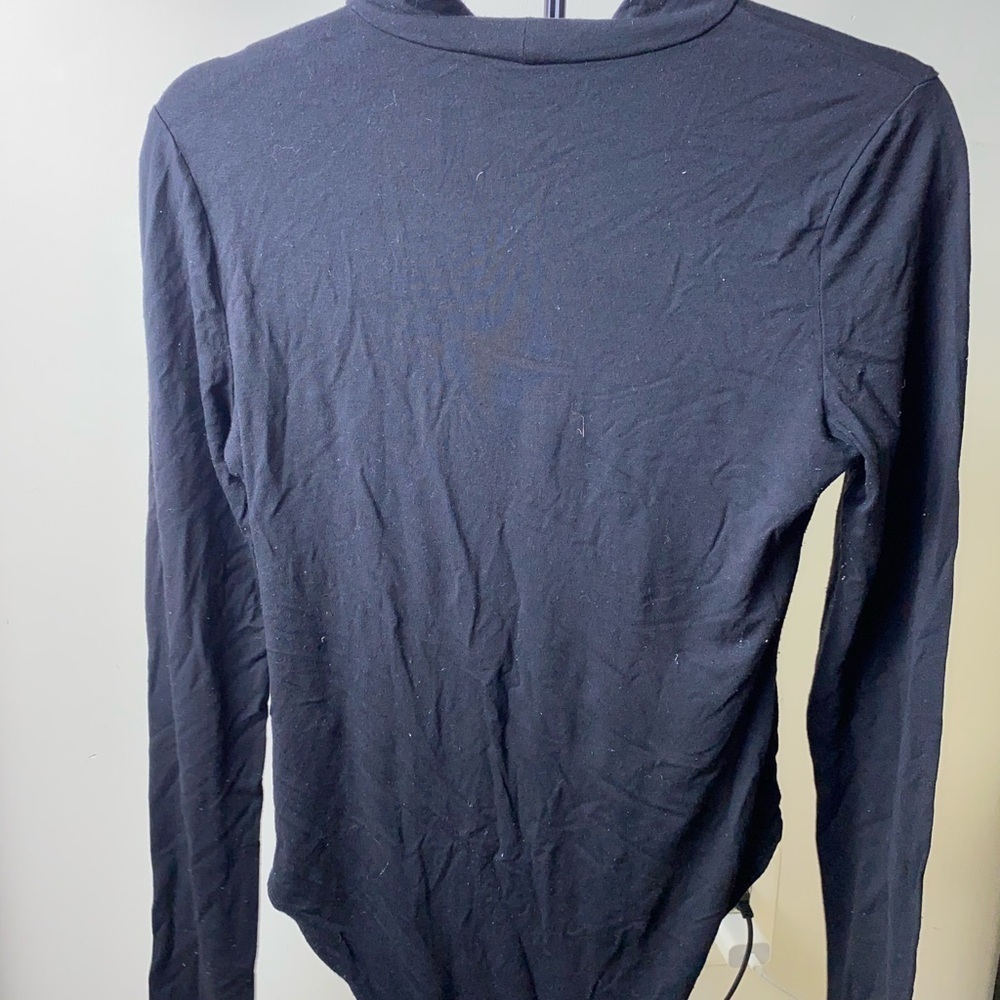 Forever 21 Classic Black Crew Neck Top - Picture 2 of 3